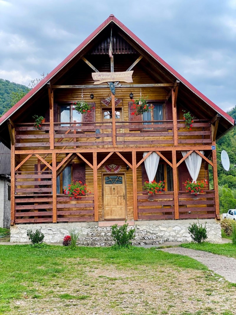 Mădălin Holiday Chalet Pietroasa 683840 thumb